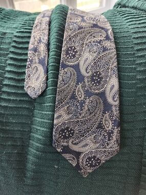 Classic Navy Paisley Men's Tie - Unbranded